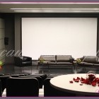 dekoracja kwiatowa konferencji prasowej